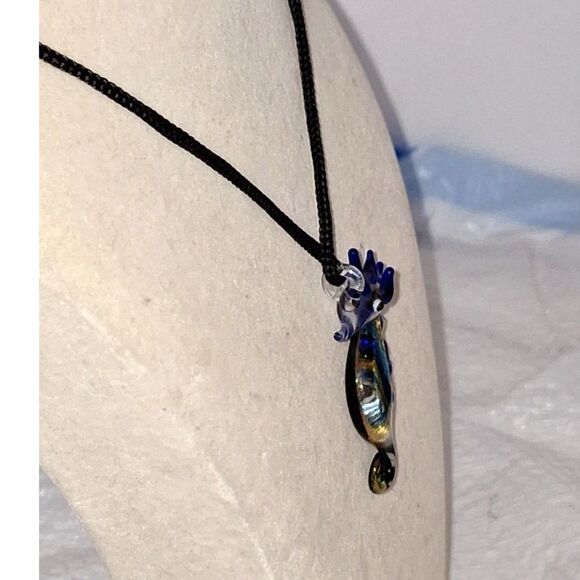 Art Glass Seahorse Pendant Necklace Beachy Seaside Marine Animal Figurine - Picture 8 of 9